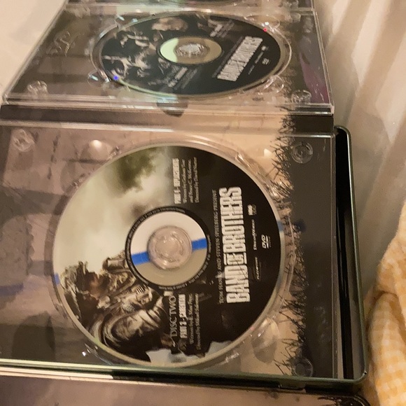 Band of Brothers DVD 6 disc collection in a tin box - Picture 13 of 16